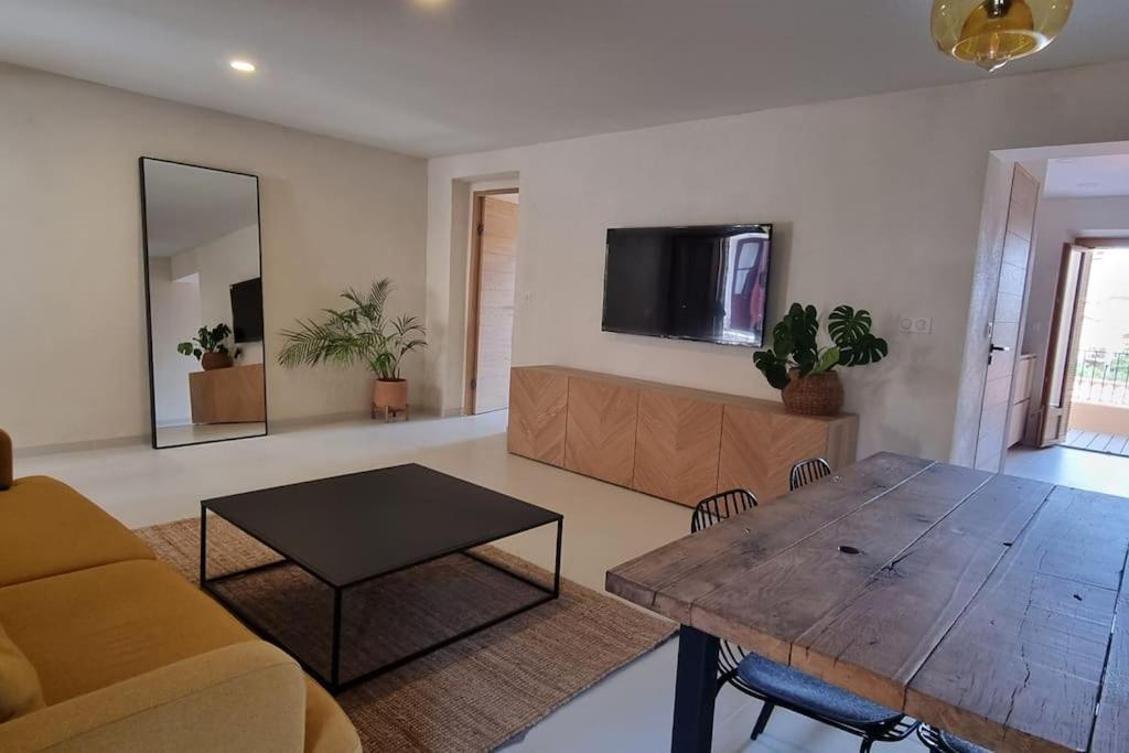 Appartement Au Centre Du Village การ์แฌส ภายนอก รูปภาพ